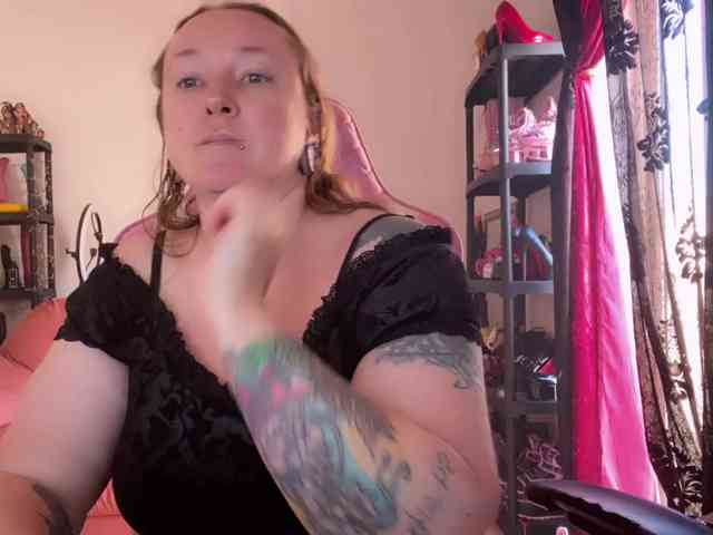 NylonQueen webcam