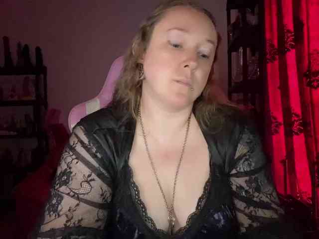 NylonQueen webcam