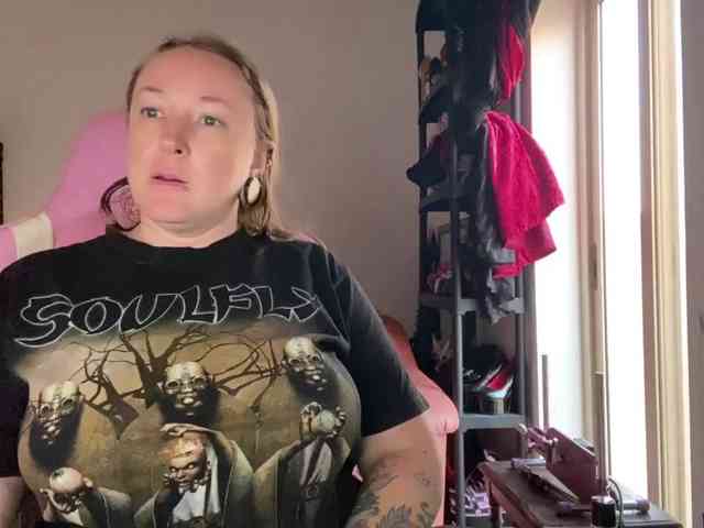 NylonQueen webcam