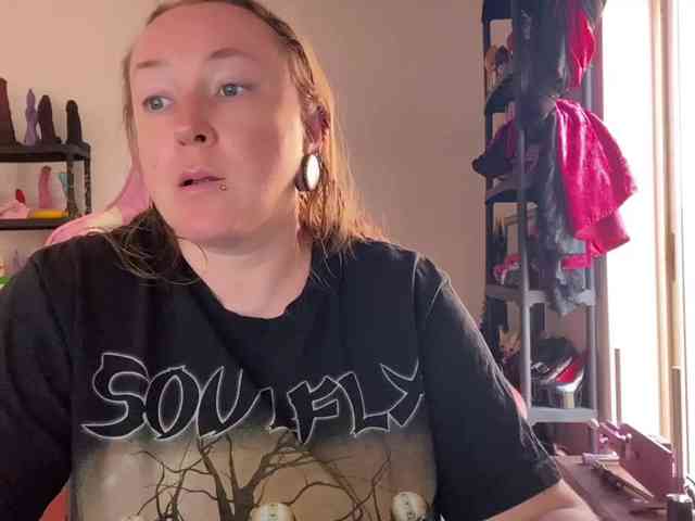 NylonQueen webcam