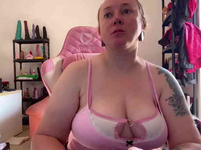 NylonQueen webcam