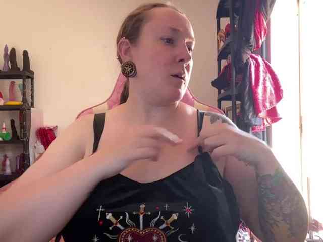 NylonQueen webcam