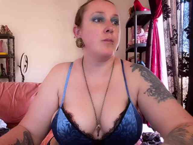 NylonQueen webcam