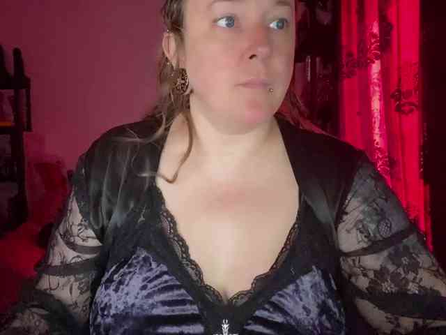 NylonQueen webcam