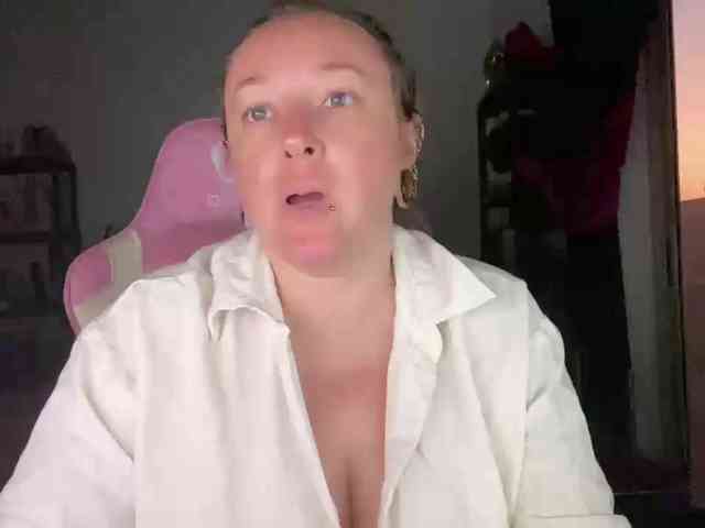 NylonQueen webcam