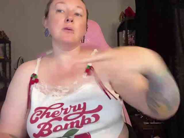 NylonQueen webcam