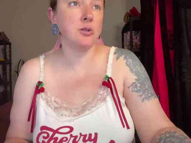 NylonQueen webcam