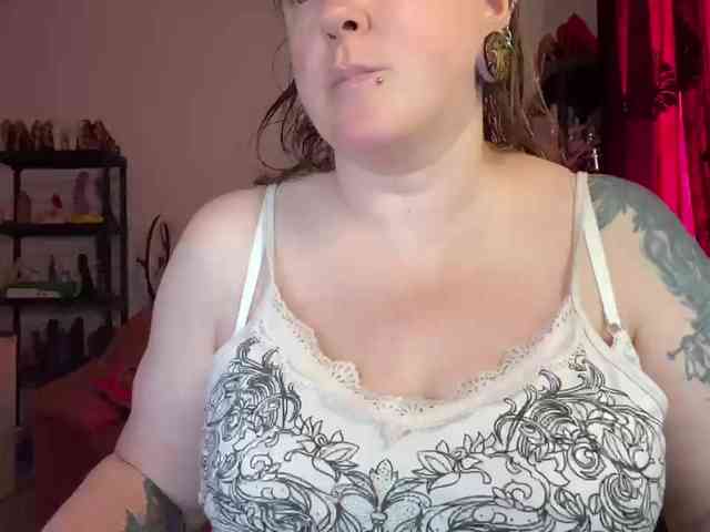 NylonQueen webcam