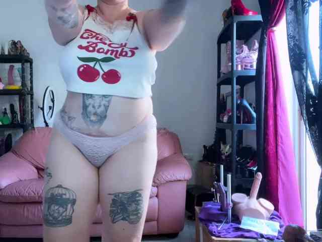 NylonQueen webcam