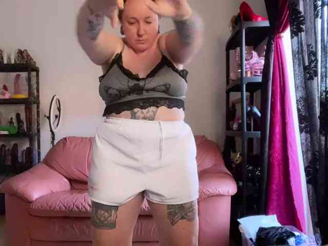 NylonQueen webcam