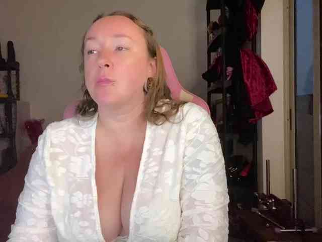NylonQueen webcam