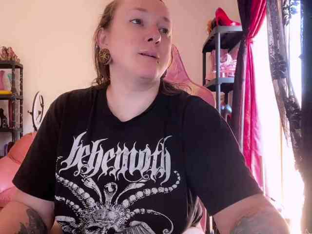 NylonQueen webcam