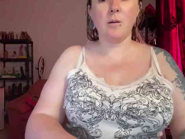 NylonQueen webcam