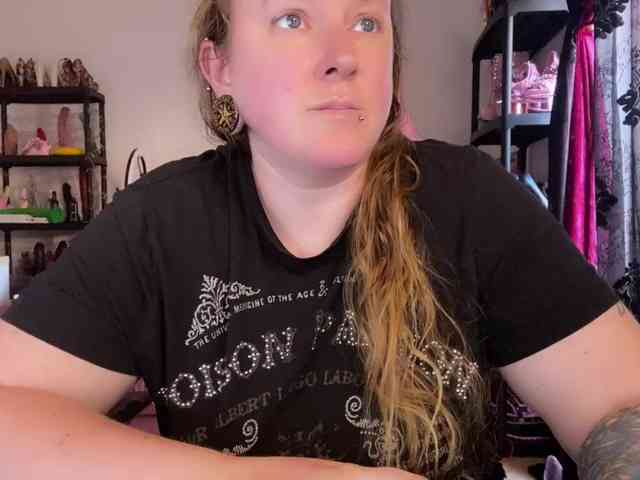 NylonQueen webcam
