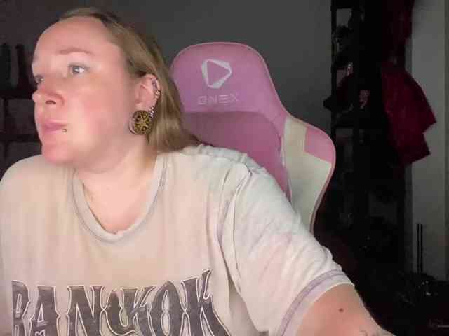NylonQueen webcam