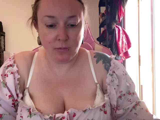 NylonQueen webcam