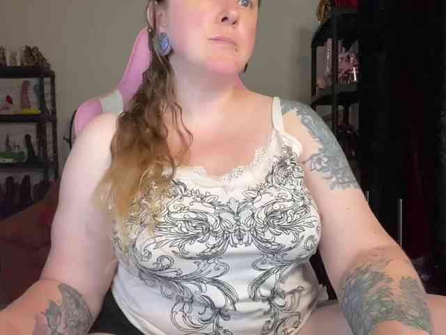 NylonQueen webcam