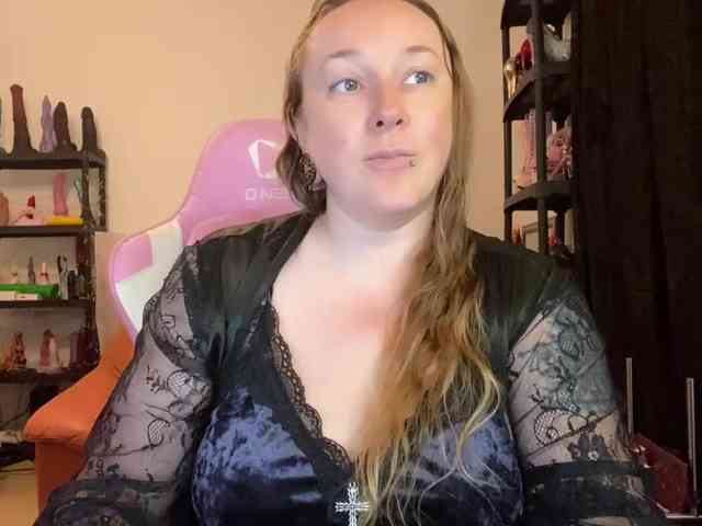 NylonQueen webcam