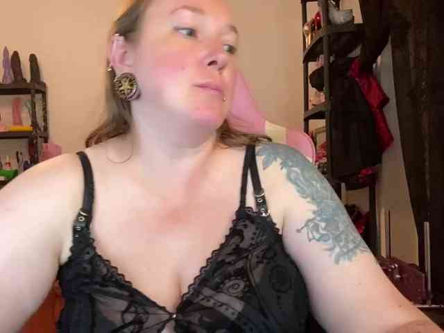 NylonQueen webcam