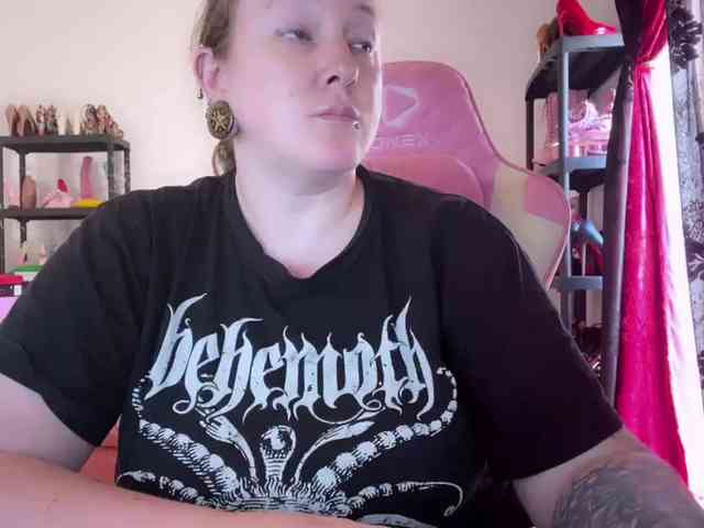 NylonQueen webcam