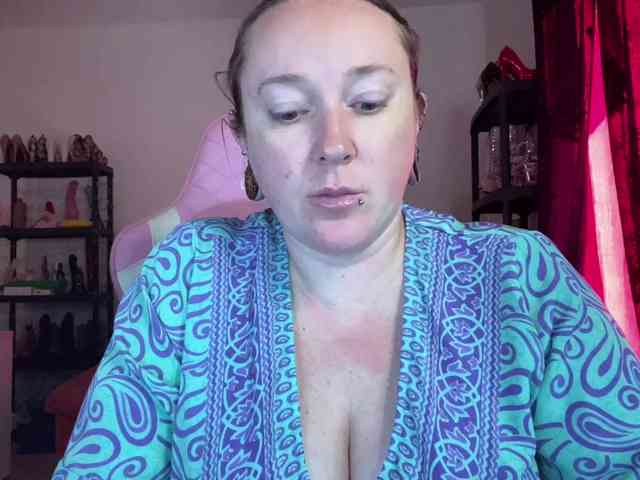 NylonQueen webcam