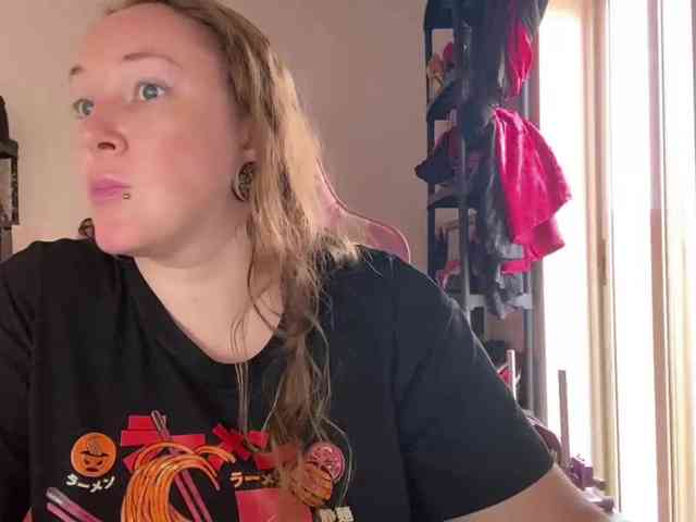 NylonQueen webcam