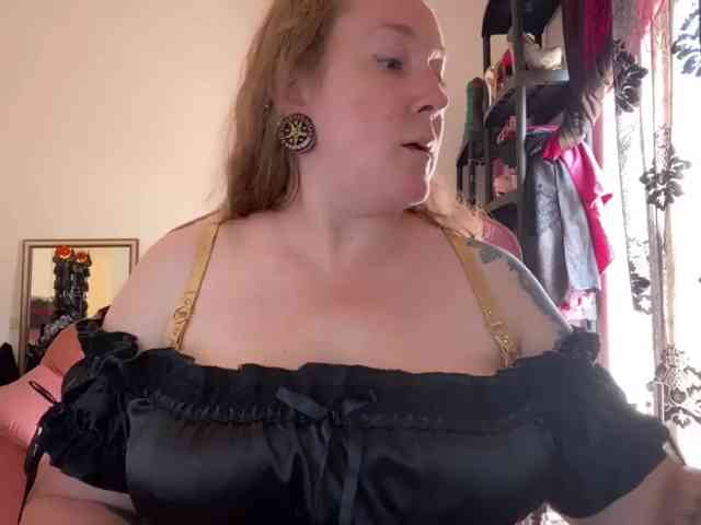 NylonQueen webcam