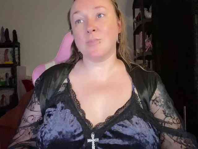 NylonQueen webcam