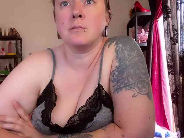 NylonQueen webcam