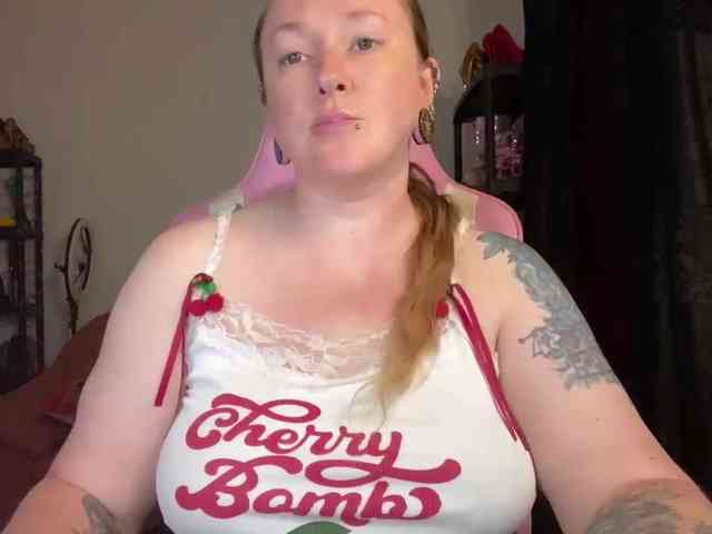NylonQueen webcam