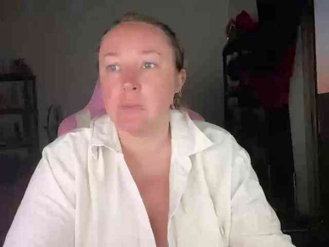 NylonQueen webcam