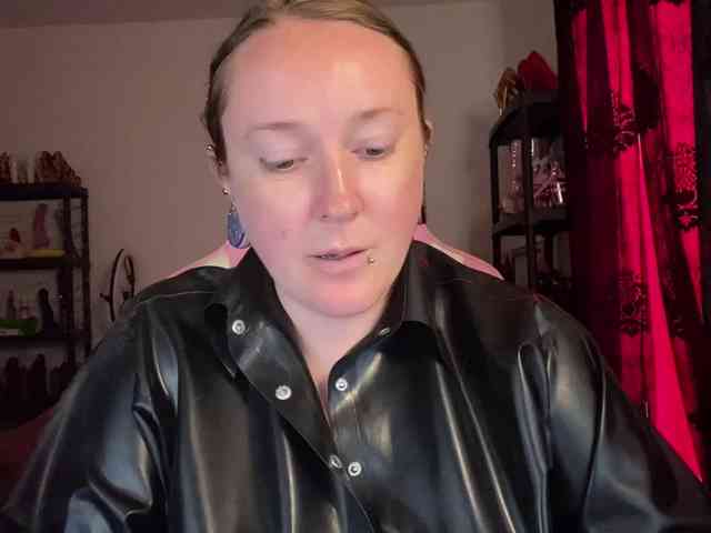 NylonQueen webcam