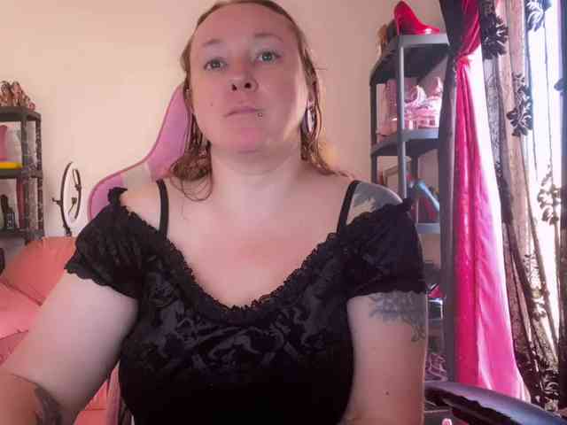 NylonQueen webcam