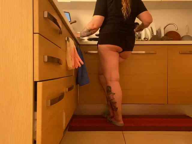 NylonQueen webcam