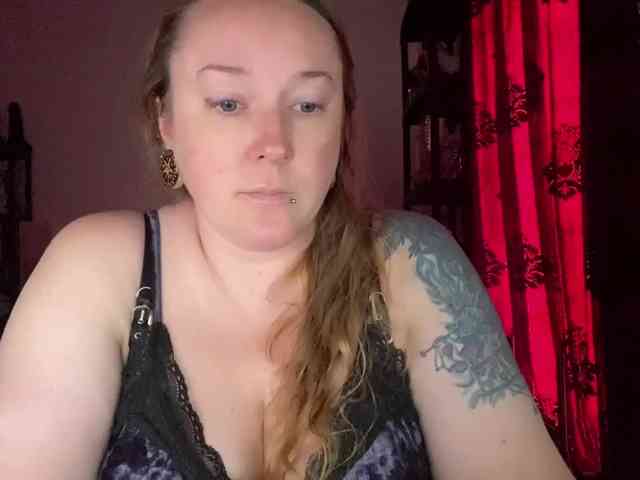 NylonQueen webcam