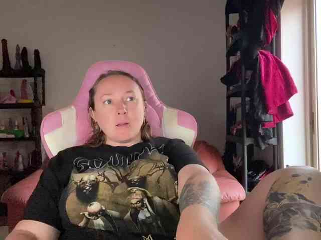 NylonQueen webcam