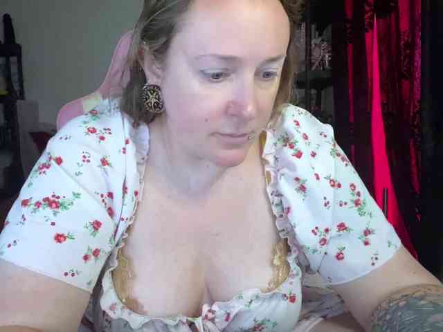 NylonQueen webcam