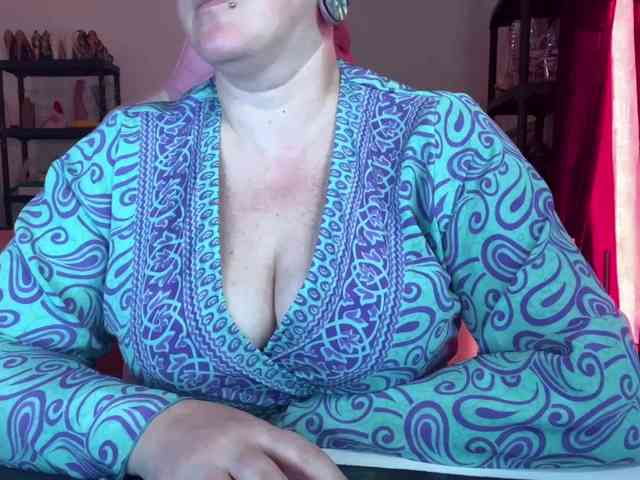NylonQueen webcam