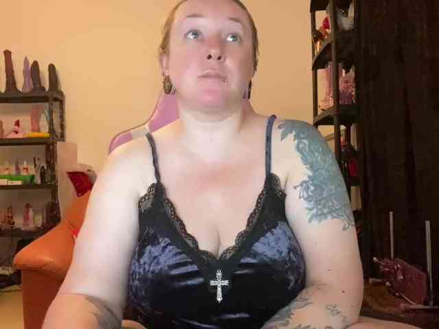 NylonQueen webcam