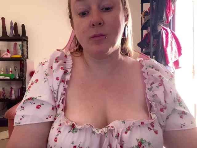 NylonQueen webcam