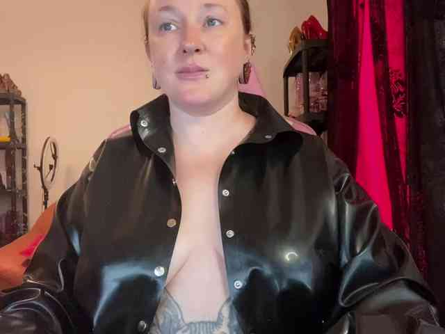 NylonQueen webcam