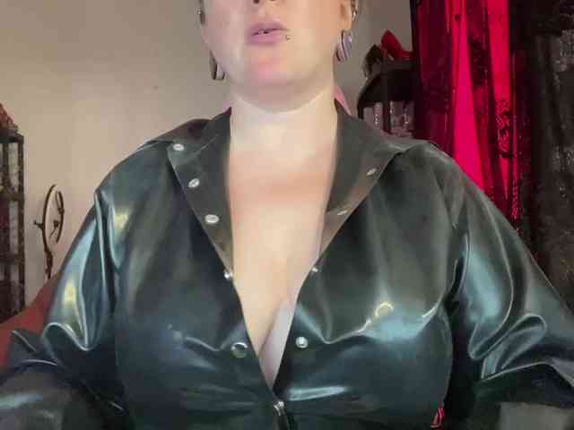 NylonQueen webcam