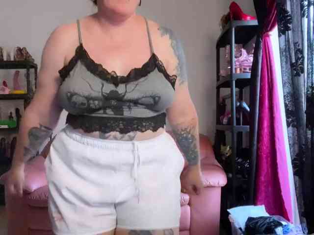 NylonQueen webcam