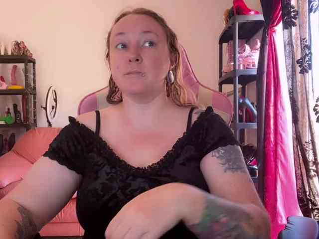 NylonQueen webcam