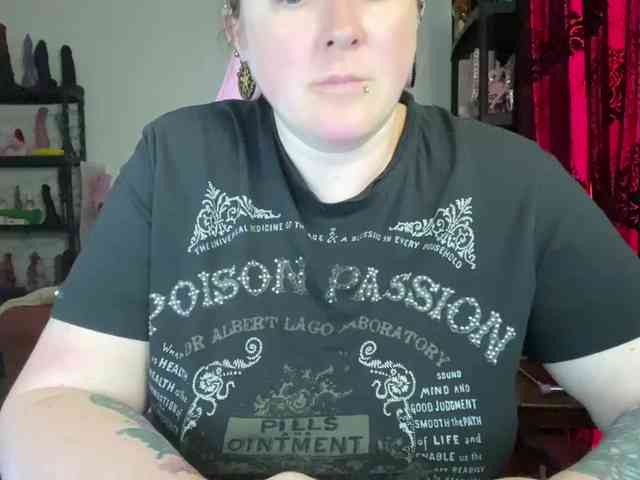 NylonQueen webcam