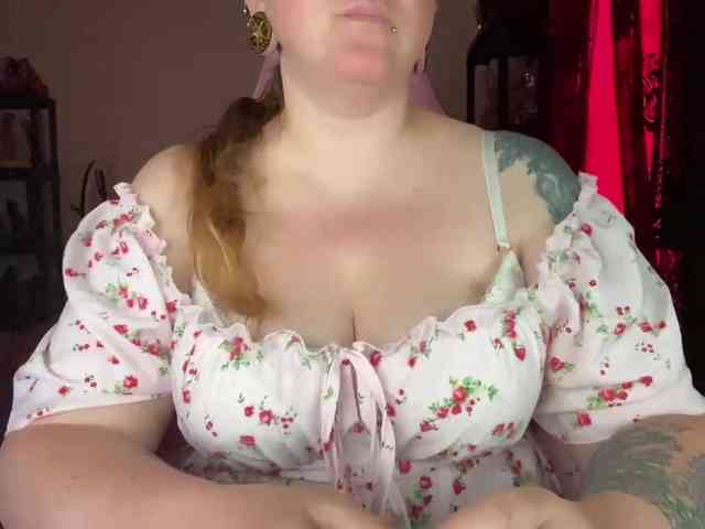 NylonQueen webcam