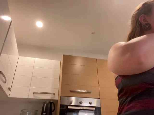 NylonQueen webcam