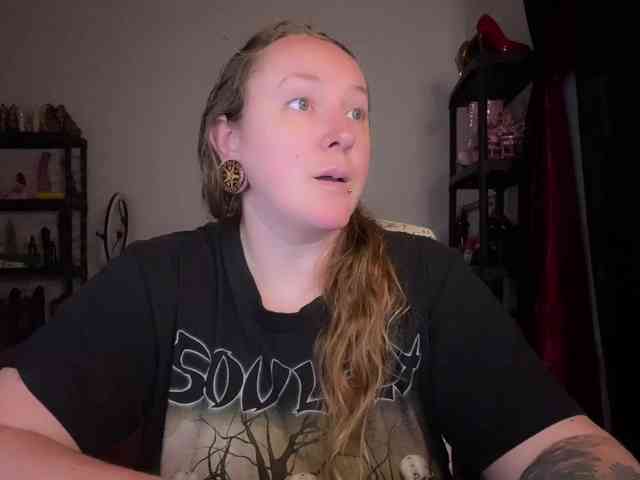 NylonQueen webcam