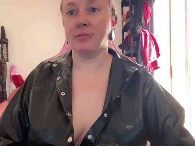 NylonQueen webcam