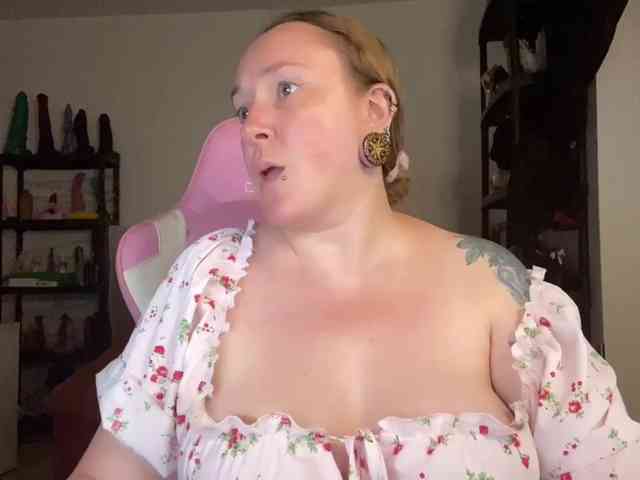 NylonQueen webcam